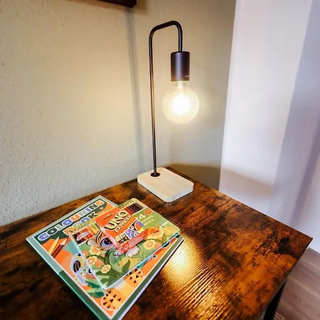Apartment Salt Apartments - Modern, 4 Personen, Nahe S-Bahn Halle (Saale)